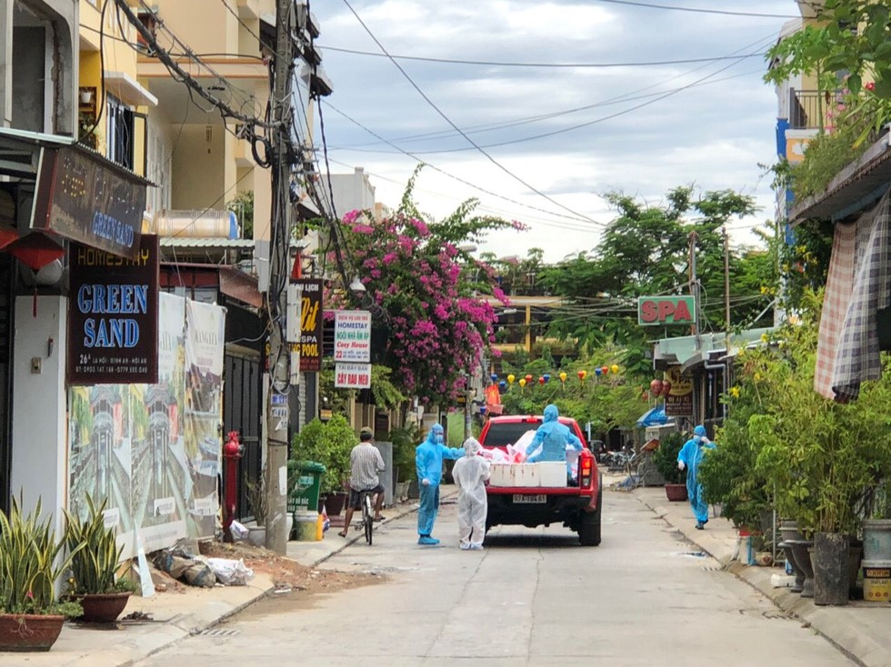 ນະຄອນ ໂຮ້ຍອານ ເບິ່ງແຍງດູແລໃຫ້ແກ່ແຕ່ລະຄອບຄົວໃນຄຸ້ມຖະໜົນຖືກຈຳກັດບໍລິເວນ