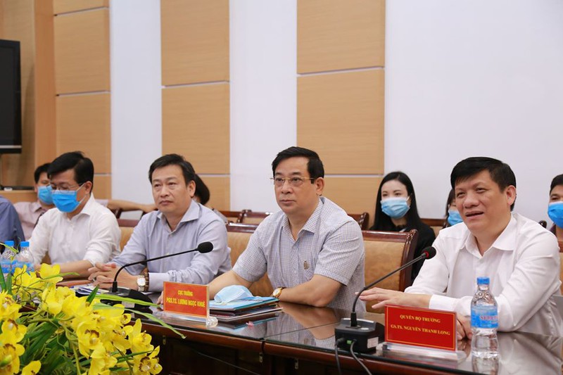 ກະ​ຊວງ​ສາ​ທາ​ລະ​ນະ​ສຸກ ຫວຽດ​ນາມ​ຈັດສົ່ງ​ບັນ​ດາ​ສາດ​ສະ​ດາ​ຈານ​ແຖວ​ໜ້າ​ໄປ​ຍັງ​ພາກ​ກາງ​ເພື່ອ​ຕ້ານ​ໂລກ​ລະ​ບາດ Covid – 19