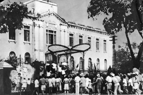 ການປະຕິວັດເດືອນສິງຫາ 1945 ແລະ ບົດຮຽນຍາດແຍ່ງກາລະໂອກາດ
