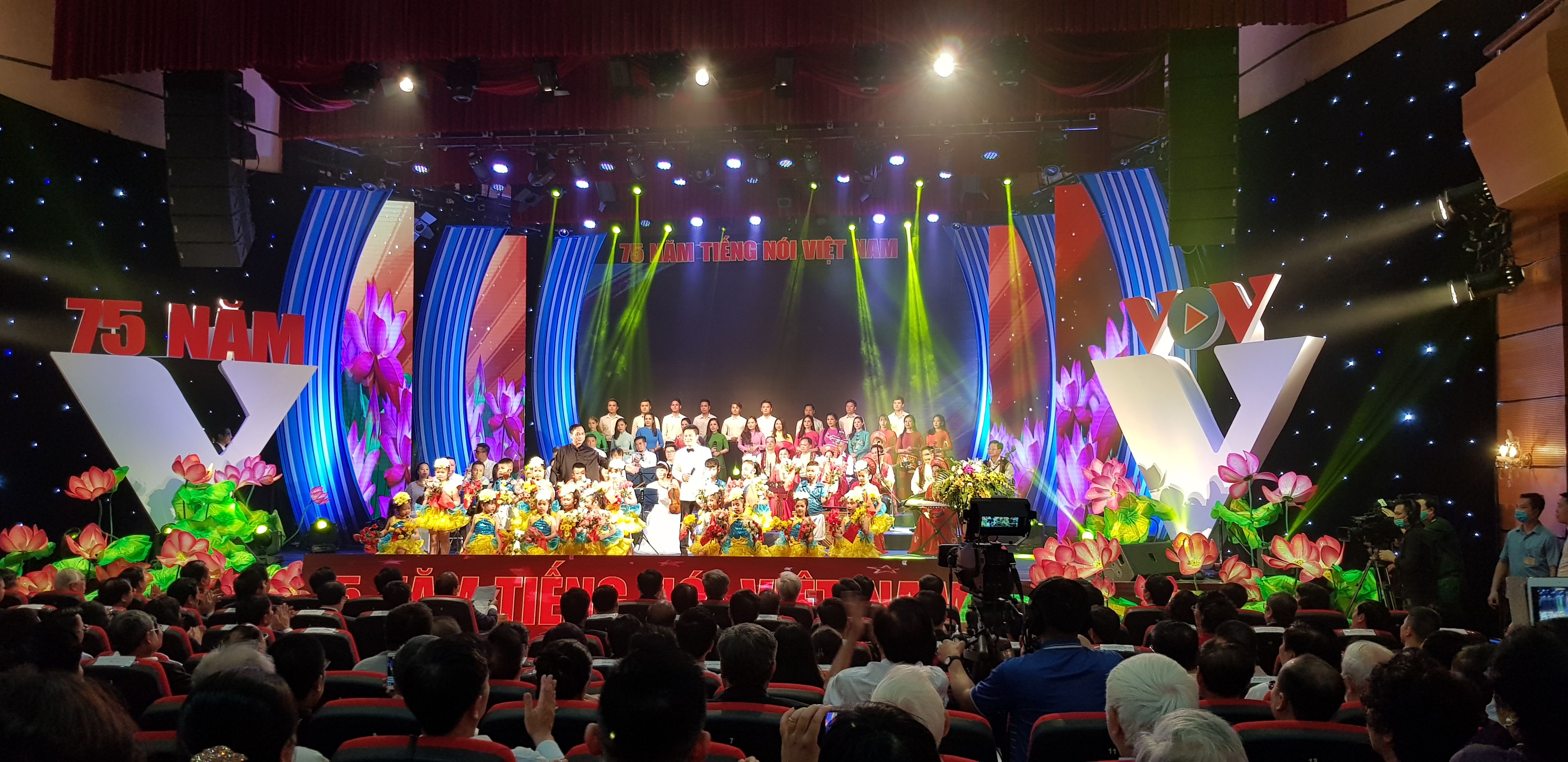 ບັນດາສຽງເຊື່ອມຕໍ່ຫວຽດນາມກັບເພື່ອນມິດສາກົນ