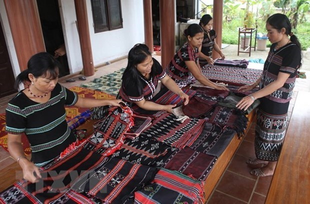ຜັນຂະຫຍາຍໂຄງການເປົ້າໝາຍແຫ່ງຊາດພັດທະນາເສດຖະກິດ-ສັງຄົມເຂດຊົນເຜົ່າສ່ວນຫນ້ອຍ ແລະ ເຂດພູດອຍໄລຍະ 2021 – 2030