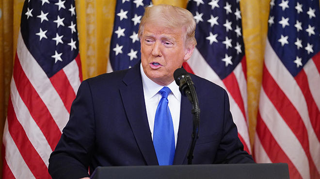 ທ່ານປະທານາທິບໍດີ Donald Trump ຫຍໍ້ສັ້ນໄລຍະຫ່າງກັບຜູ້ອອກສະໝັກຮັບເລືອກຕັ້ງ Joe Biden