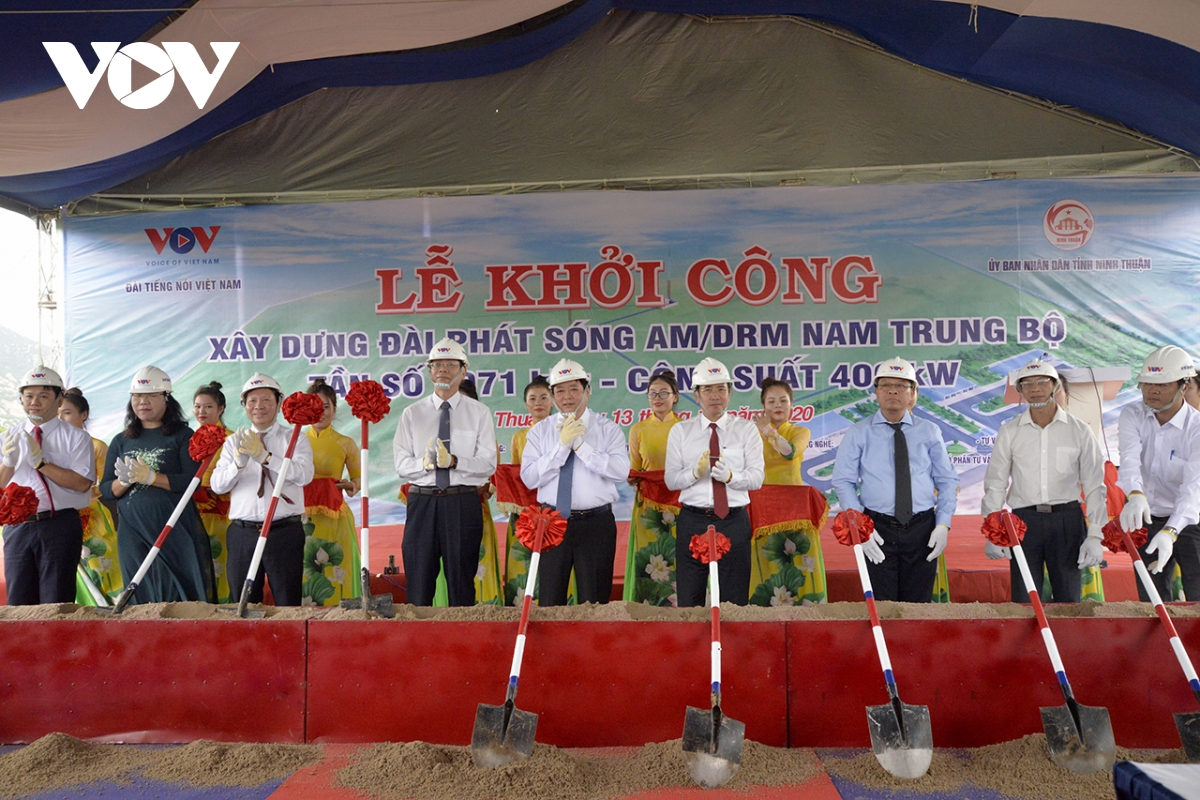 ລົງມືກໍ່ສ້າງສະຖານີຖ່າຍທອດກະຈາຍສຽງ ຕອນໃຕ້ພາກກາງ