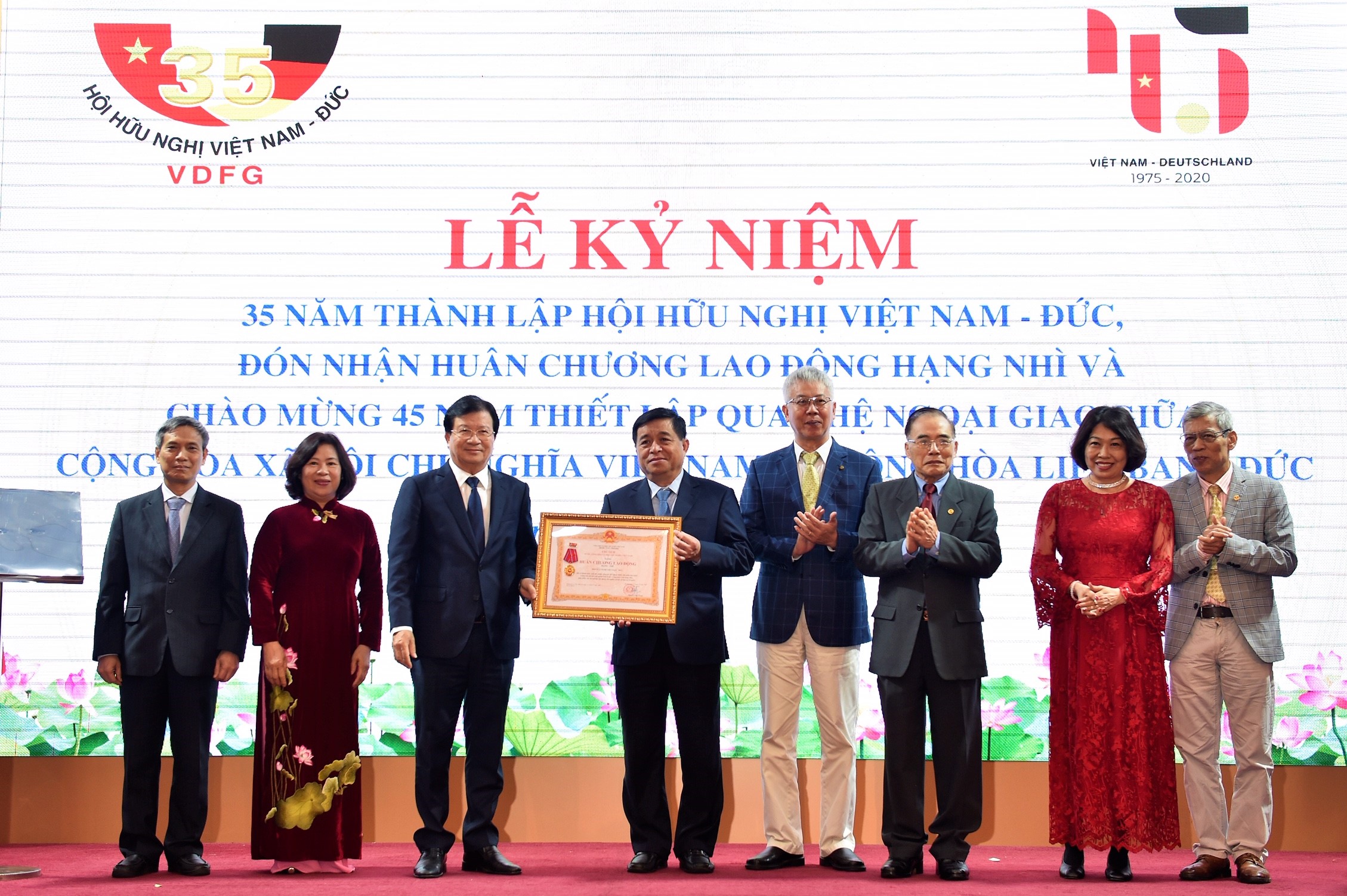 ສະເຫຼີມສະຫຼອງ 35 ປີແຫ່ງວັນສ້າງຕັ້ງສະມາຄົມມິດຕະພາບຫວຽດນາມ-ເຢຍລະມັນ