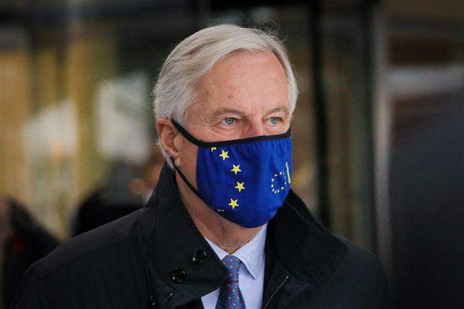 ການເຈລະຈາ Brexit ຖືກໂຈະໄວ້ຍ້ອນມີສະມາຊິກໃນຄະນະຕິດເຊື້ອພະຍາດໂຄວິດ-19