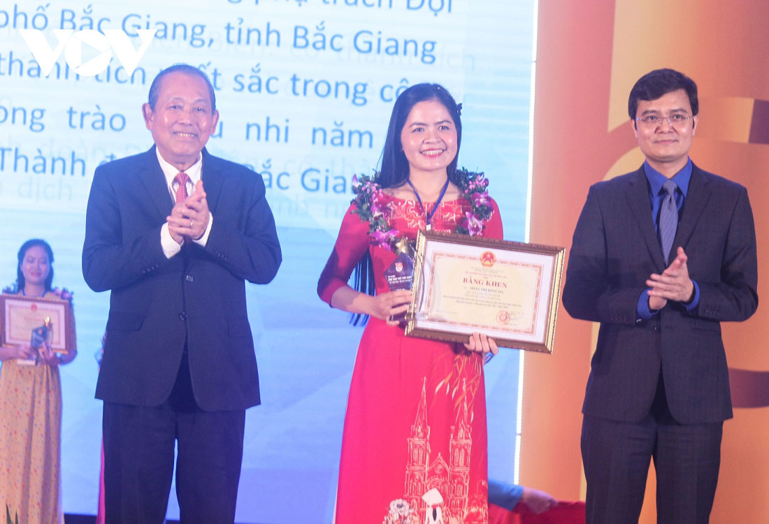 ການເຄື່ອນໄຫວຂ່ຳນັບຮັບຕ້ອນວັນຄູ ຫວຽດນາມ 20/11