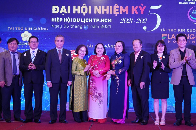 ຫັນມາດຕະການແກ້ໄຂໃນການພັດທະນາການທ່ອງທ່ຽວນະຄອນໂຮ່ຈີມິນເປັນຫຼາຍຮູບຫຼາຍແບບ