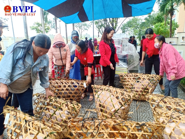 ຜູ້ທຸກຍາກຢູ່ນະຄອນດ່ານັ້ງ ເກືອບ 20.000 ຄົນໄດ້ຮັບຂອງຂວັນບຸນເຕັດ