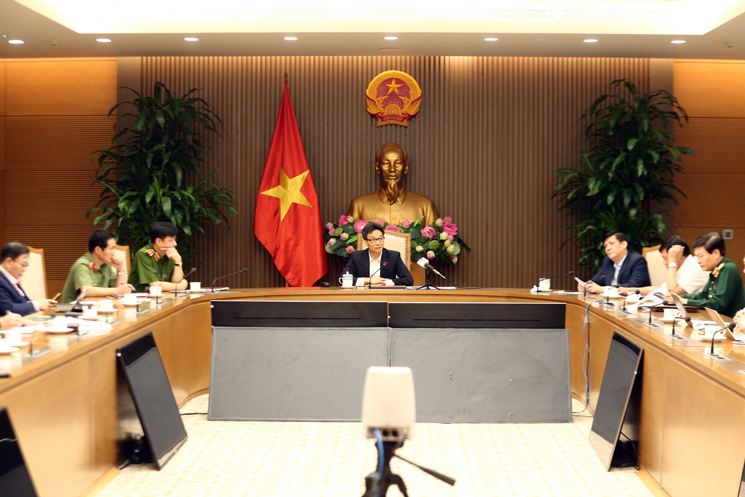 ຜັນຂະຫຍາຍແຜນນະໂຍບາຍ “ໜັງສືຜ່ານແດນວັກຊິນ” ດ້ວຍເນື້ອໃນຈິດໃຈຮັບປະກັນຄວາມປອດໄພ