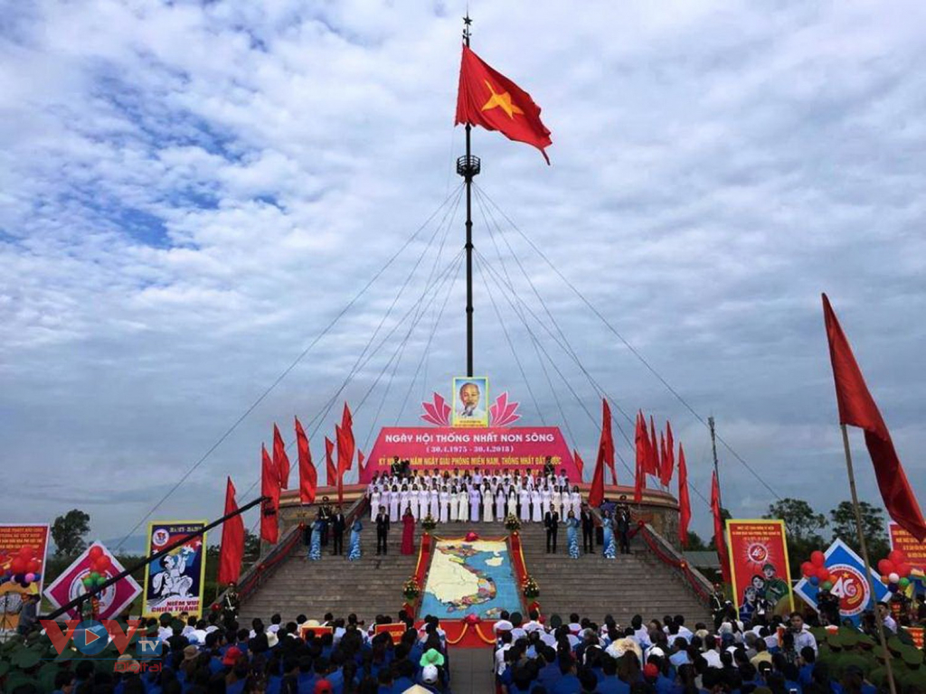 ມີການເຄື່ອນໄຫວດູດດື່ມຫຼາຍຢ່າງໃນງານບຸນ “ໂຮມປະເທດຊາດເປັນເອກະພາບ”