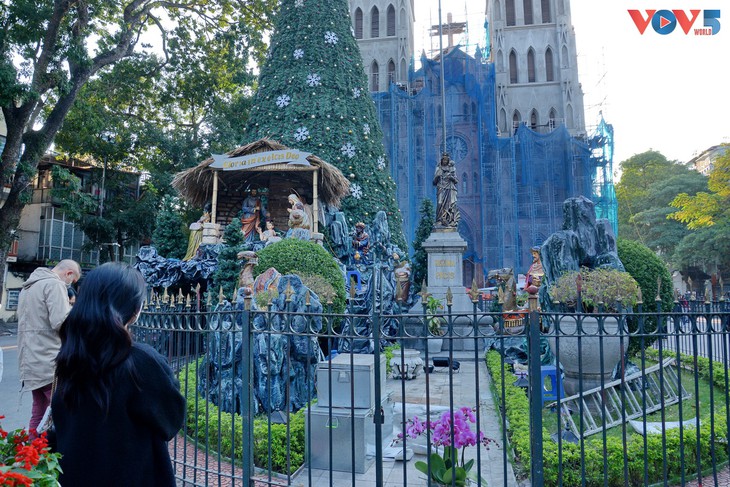 ຖະໜົນ ຮ່າໂນ້ຍ ຕ້ອນຮັບວັນບຸນຄຼິດສະມາດ