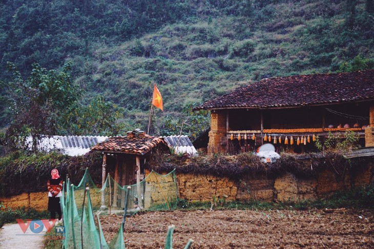 ຄວາມງາມຂອງບ້ານ ໂລໂລຈາຍ, ຮ່າຢາງ