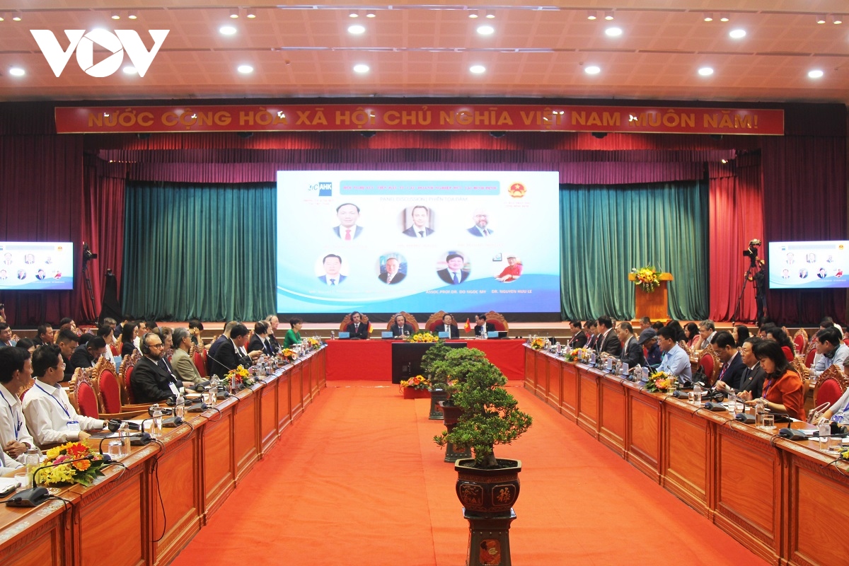 ບັນ​ດາ​ວິ​ສາ​ຫະ​ກິດ ເຢຍ​ລະ​ມັນ ສົ່ງ​ເສີ​ມ​ລົງ​ທຶນ​ຢູ່​ແຂວງ ບິ່ງດີ້ງ