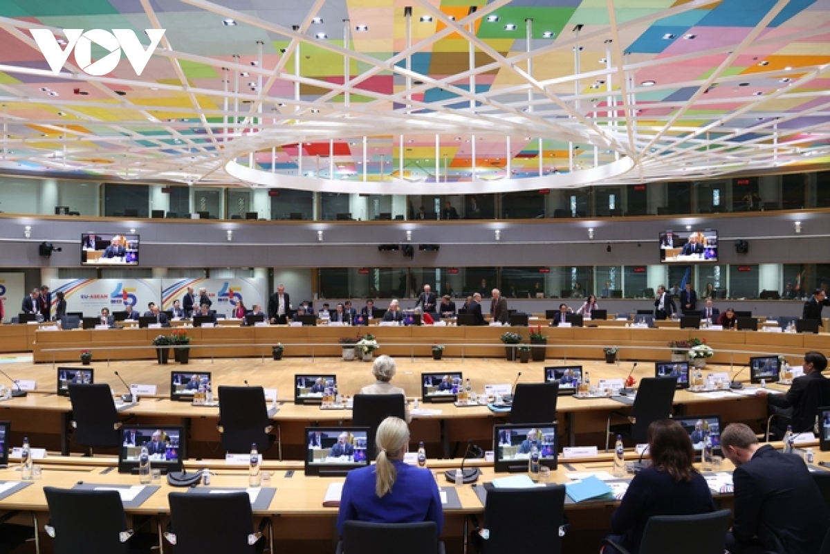 ​ທ່ານນາຍົກລັດຖະມົນຕີ ຟ້າມມິງຈີງ ເຂົ້າຮ່ວມກອງປະຊຸມຂັ້ນສູງ ສະຫຼີມສະຫຼອງ 45 ປີ ແຫ່ງວັນສ້າງຕັ້ງການພົວພັນລະຫວ່າງ ອາຊຽນ ແລະ ສະຫະພາບເອີຣົບ