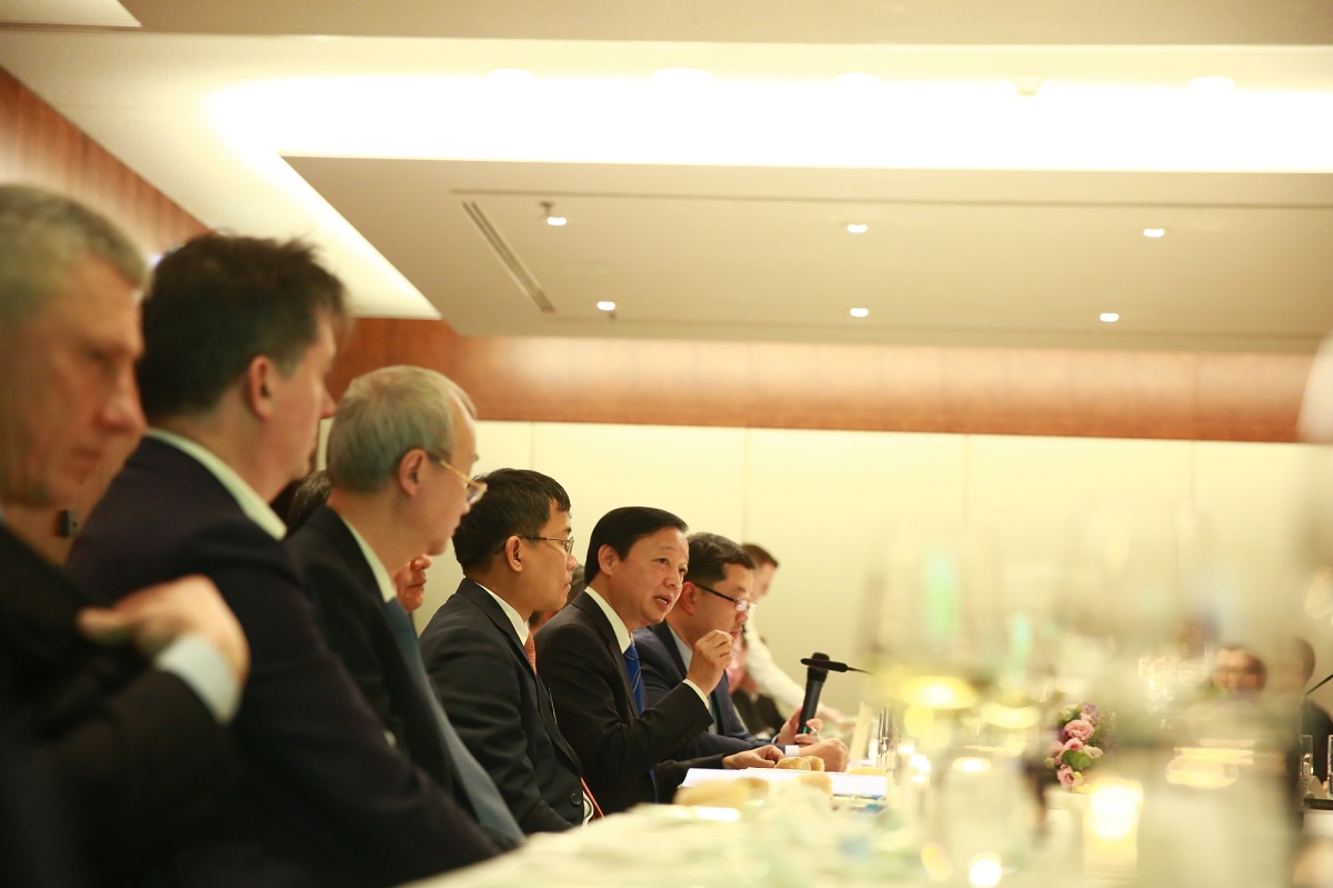 WEF 2023: ທ່ານຮອງນາຍົກລັດຖະມົນຕີ ເຈິ່ນຮົ່ງຮ່າ  ເຂົ້າຮ່ວມເວທີປາໄສ ກ່ຽວກັບການເງິນສີຂຽວ ແລະ ພັດທະນາແບບຍືນຍົງຢູ່ ສະວິດ