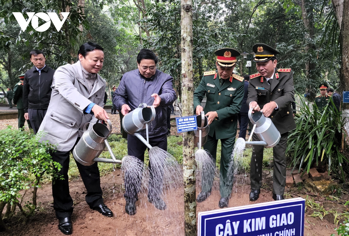 ທ່ານນາຍົກລັດຖະມົນຕີ ຟ້າມມິນຈິງ ປຸກລະດົມວັນບຸນປູກຕົ້ນໄມ້ ຮູ້ບຸນຄຸນປະທານ ໂຮ່ຈີມິນ ຜູ້ຍິ່ງໃຫຍ່ຕະຫຼອດໄປ