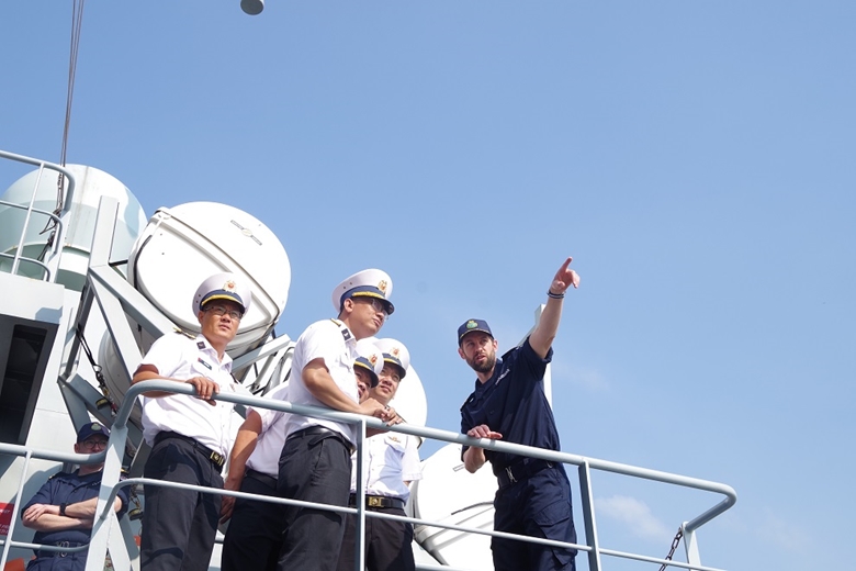 ກອງທັບເຮືອ ຫວຽດນາມ ຊ້ອມຮົບຮ່ວມກັບກອງທັບເຮືອລາຊະອານາຈັກ ອັງກິດ