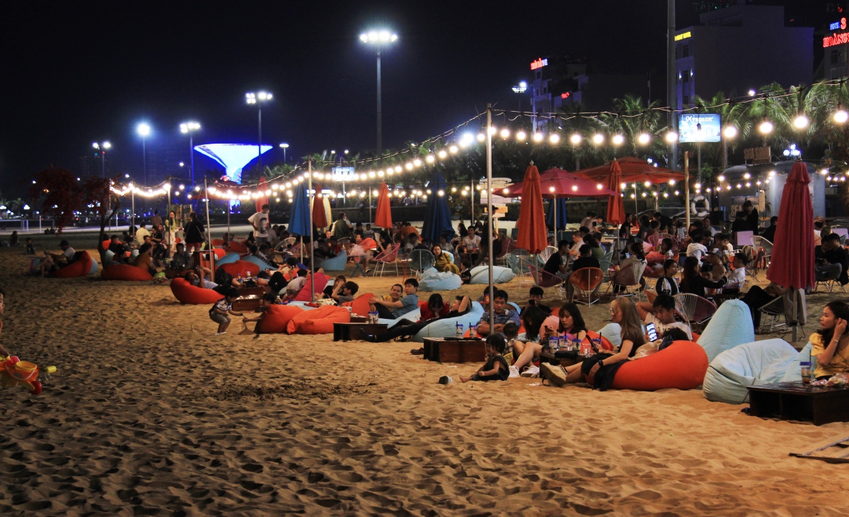 ທ່ອງທ່ຽວ ບິ່ງດິ້ງ ມຸ່ງໄປເຖິງການບໍລິການເສດຖະກິດຕອນກາງຄືນໃຫ້ດີກວ່າ