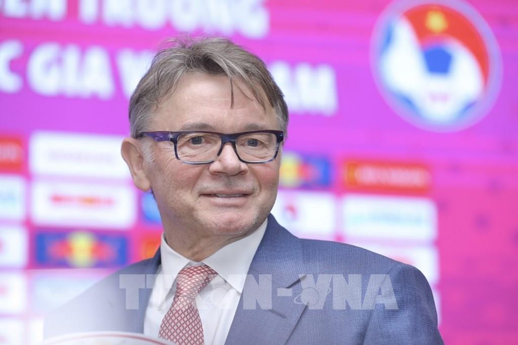 SEA GAMES 32: ຄູຝຶກ Philippe Troussier ເຕົ້າໂຮມນັກກິລາ 41 ຄົນໃຫ້ທິມຊາດບານເຕະ U23 ຫວຽດນາມ