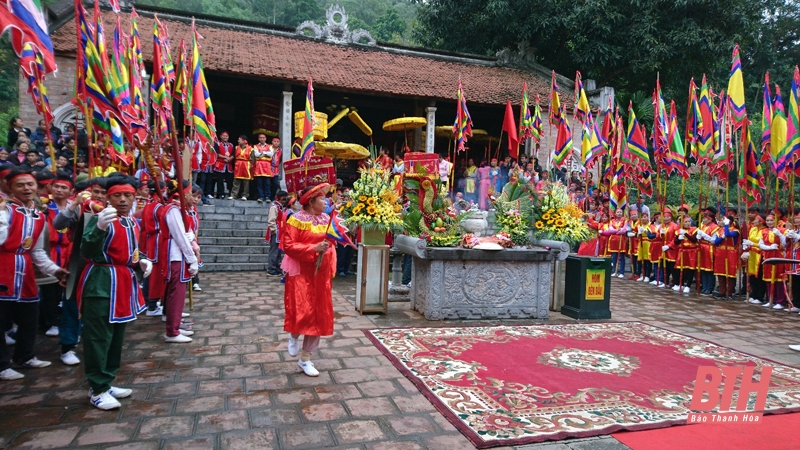 ຮັກ​ສາ ແລະ ເສີມ​ຂະ​ຫຍາຍ​ບັນ​ດາ​ງານ​ບຸນ​ວັດ​ທະ​ນະ​ທຳ