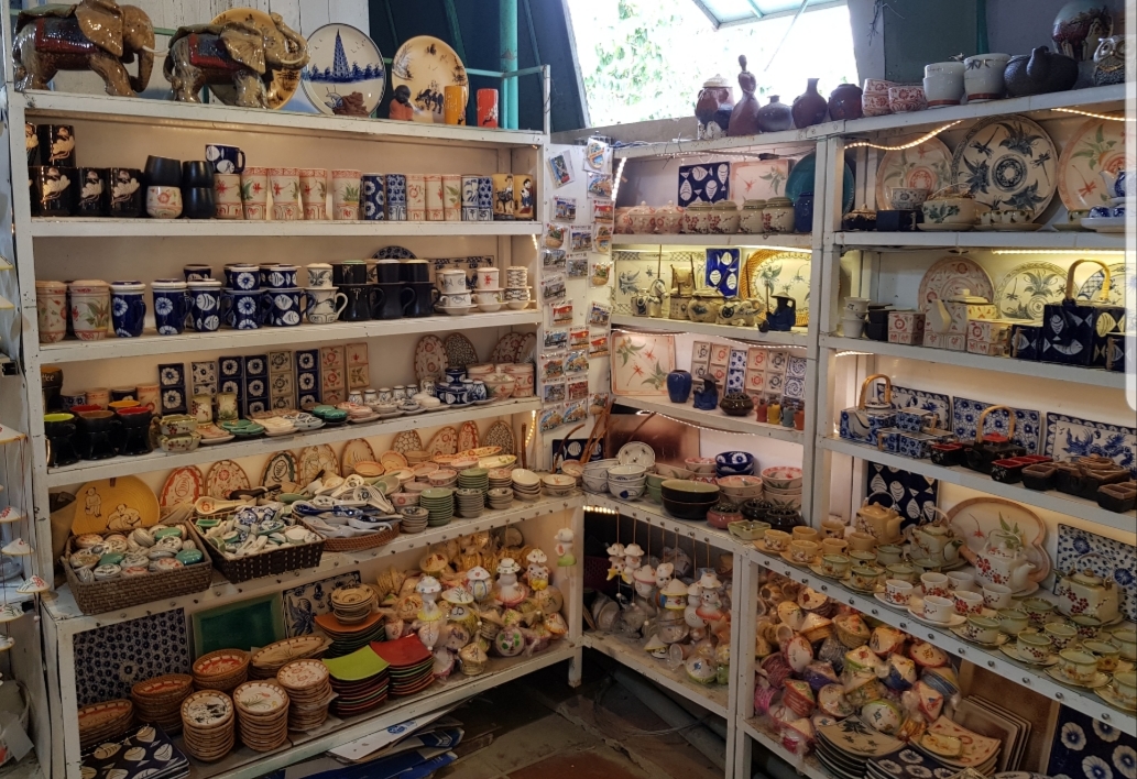 ໝູ່​ບ້ານ​ອາ​ຊີບ​ຜະ​ລິດ​ເຄື່ອງ​ປັ້ນ​ດິນ​ເຜົາ ແທັງ​ຮ່າ  ອະ​ນຸ​ລັກ​ຮັກ​ສາ​ອາ​ຊີບຕິດ​ພັນກັບ​ການ​ພັດ​ທະ​ນາ​ການ​ທ່ອງ​ທ່ຽວ