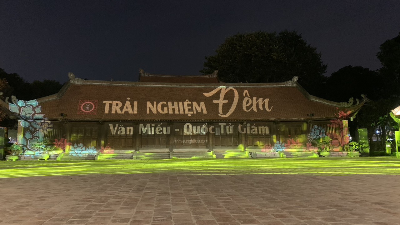 ແຂກທ່ອງທ່ຽວ ໄທ ກັບລາຍການທ່ອງທ່ຽວຍາມຄ່ຳຄືນຢູ່ ວັນມ໋ຽວ - ກວກຕື້ຢາມ