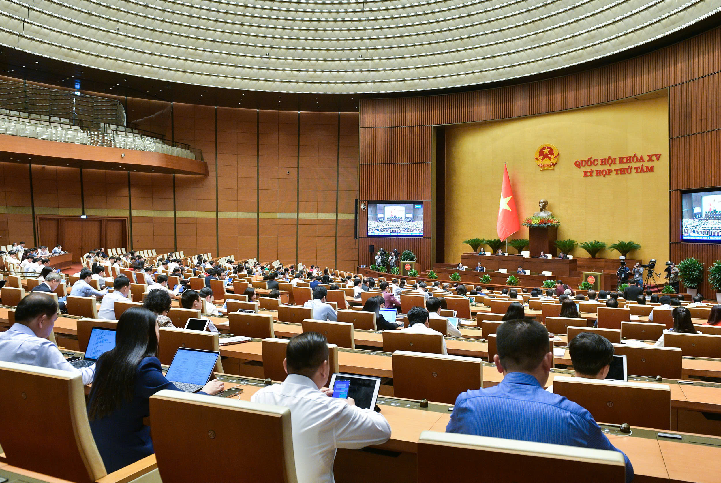 ຕອບ​ສະ​ໜອງ​ຄຳ​ຮຽກ​ຮ້ອງ​ປ່ຽນ​ແປງໃໝ່,  ສຸມ​ໃສ່​​ການ​ພັດ​ທະ​ນາ​ເສດ​ຖະ​ກິດ-ສັງ​ຄົມ​ຢ່າງສູງ​ສຸດ