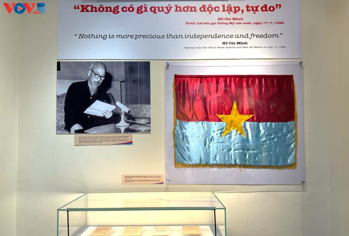 “ທ້ອນໂຮມປະເທດຊາດເປັນເອກະພາບ”: ບັນດາຈຸດເວລາປະຫວັດສາດຂອງລະດູບານໃໝ່ 1975