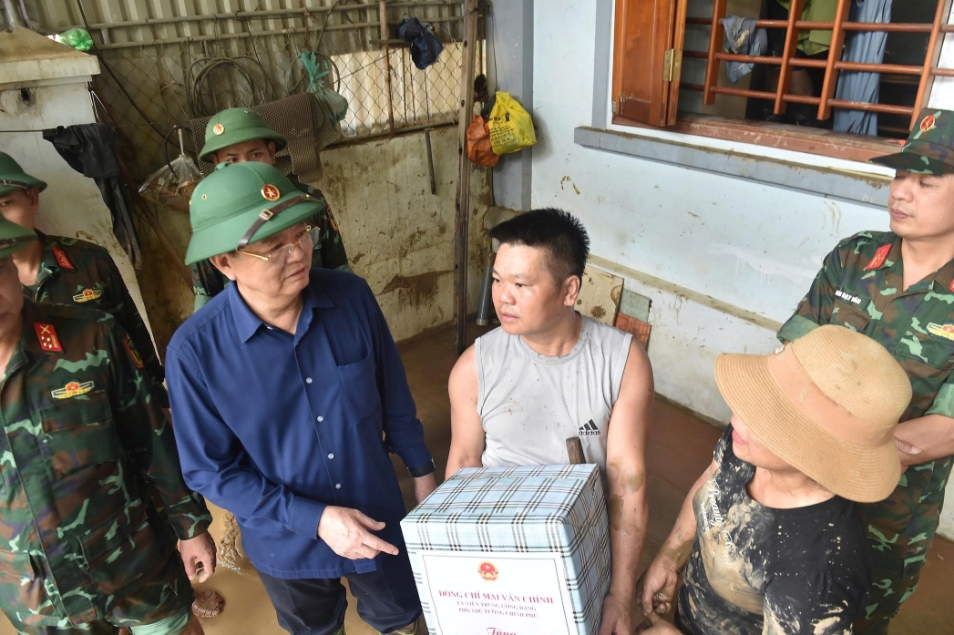 ສຸມໃສ່ໜູນຊ່ວຍປະຊາຊົນເຂດຖືກນ້ຳແກ່ງນ້ຳຖ້ວມຢູ່ ເງະອານ