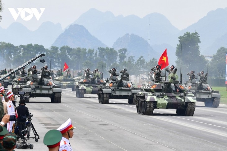 ສັງລວມການຝຶກຊ້ອມການເດີນຂະບວນ, ສວນສະໜາມກ້ອນກຳລັງເທື່ອທີ 3: ປະກົດມີກຸ່ມກ້ອນກຳລັງພາຫະນະພິເສດໃໝ່