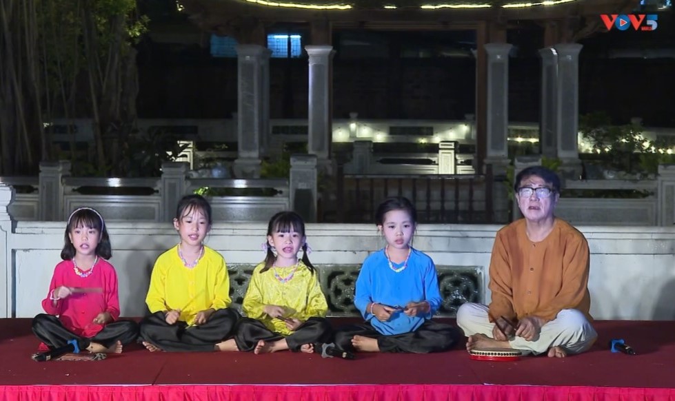 ນຳສິລະປະທີ່ເປັນມູນເຊື້ອ ຫວຽດນາມ ເຂົ້າໃກ້ກັບມະຫາຊົນກວ່າ