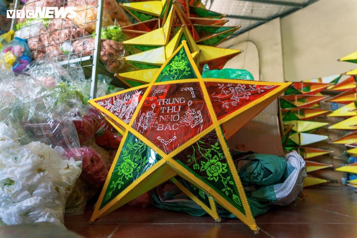 ບ້ານ ບາວດາບ ຄືກຄື້ນເມື່ອວັນບຸນໄຫວ້ພະຈັນວຽນມາ