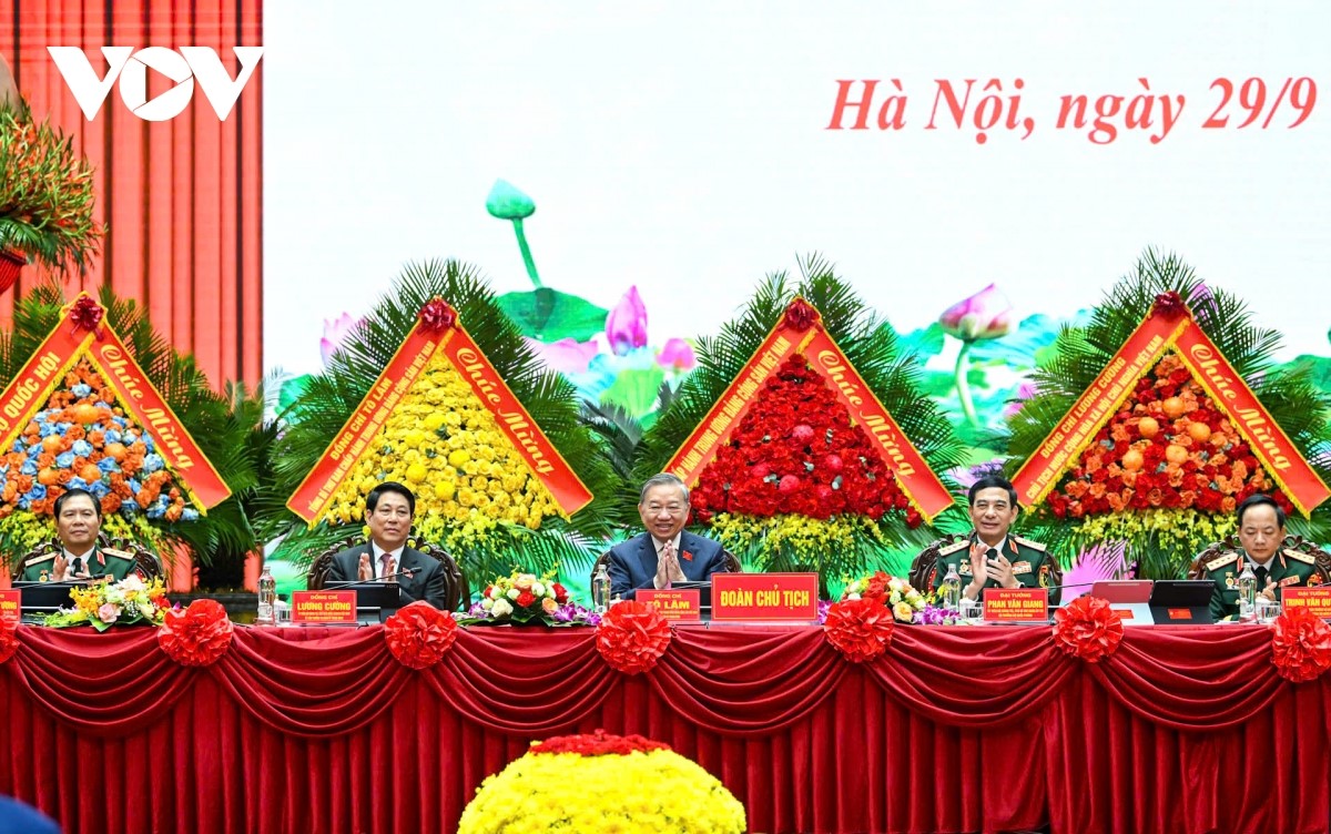 ທ່ານເລຂາທິການໃຫຍ່ ໂຕເລິມ ເຂົ້າຮ່ວມພິທີອັດກອງປະຊຸມໃຫຍ່ອົງຄະນະພັກການທະຫານຄັ້ງທີ 12 ອາຍຸການ 2025 – 2030