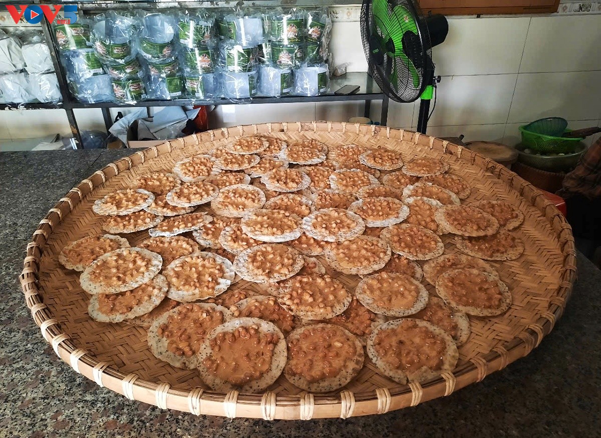 ຮັກ​ສາ​ອາ​ຊີບ​ຜະ​ລິດ​ເຂົ້າ​ໜົມ​ກູ​ເດີ​ພື້ນ​ເມືອງ​ຢູ່​ແຂວງ ຫ່າ​ຕິ້ງ