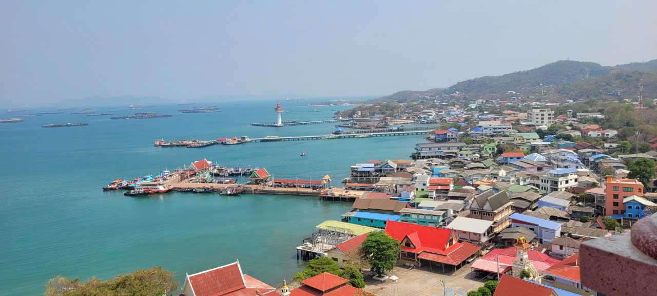 ສານເຈົ້າພໍ່ເຂົາໃຫຍ່ - ແຫ່ງສັກສິດເຊື່ອມຕໍ່ວັດທະນະທຳຢູ່ເກາະ ສີຊັງ