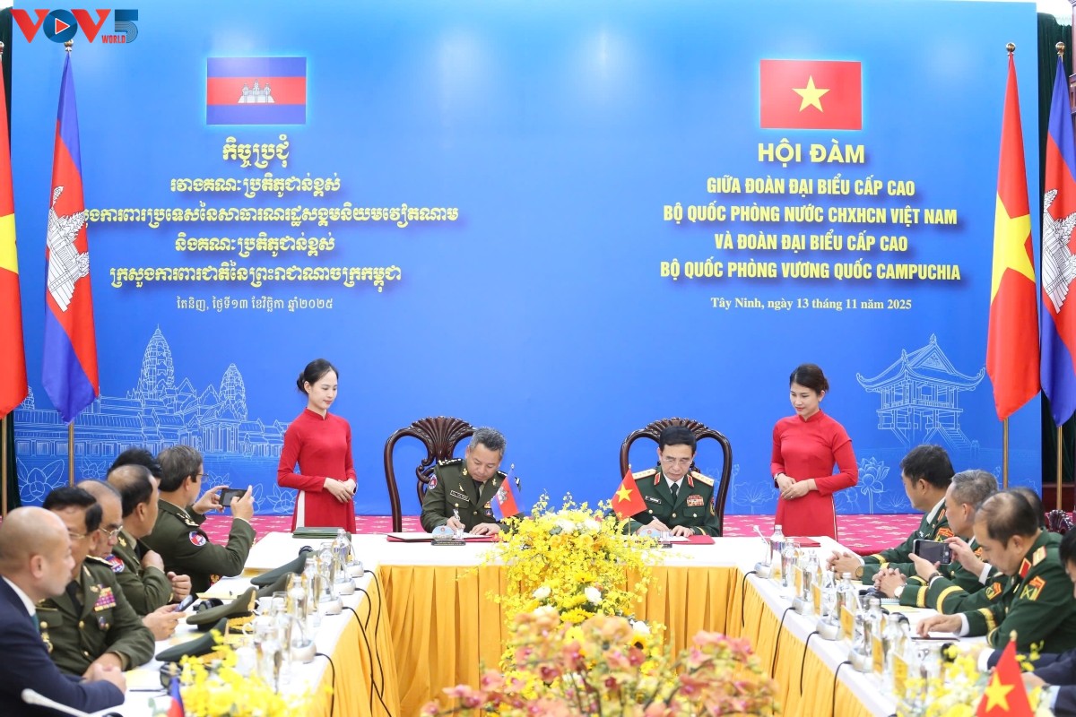 ຮັດ​ແໜ້ນ​ການ​ຮ່ວມ​ມື​ດ້ານ​ປ້ອງ​ກັນ​ຊາດ ຫວຽດ​ນາມ-ກຳ​ປູ​ເຈຍ, ສ້າງ​ເຂດ​ຊາຍ​ແດນ​ແຫ່ງ​ສັນ​ຕິ​ພາບ, ພັດ​ທະ​ນາ