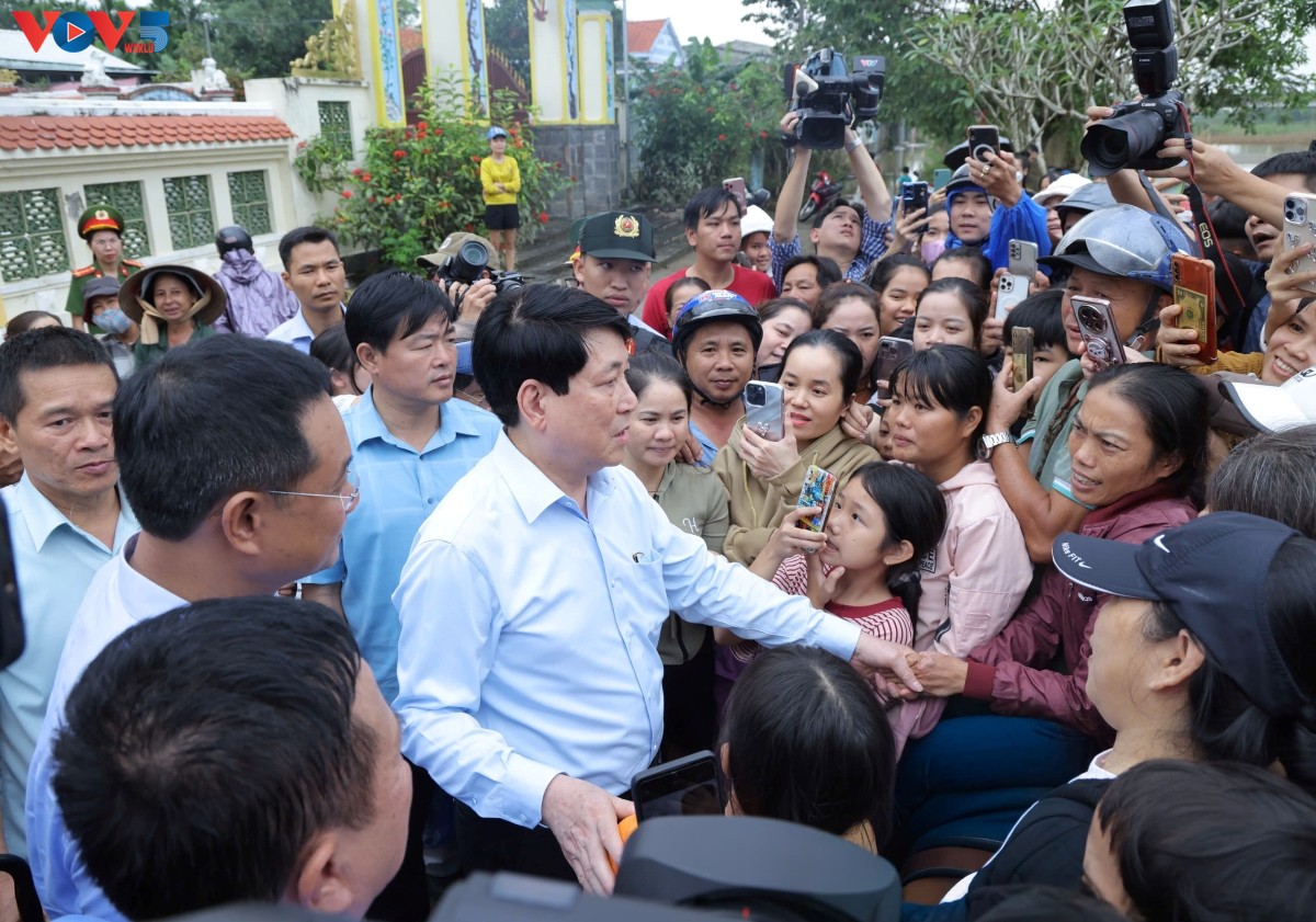 ຖື​ປະ​ຊາ​ຊົນ​ເປັນ​ໃຈ​ກາງ, ເປັນ​ເຈົ້າ​ກຳ, ແມ່ນ​ເປົ້າ​ໝາຍ ແລະ ກຳ​ລັງ​ໜູນ​ພັດ​ທະ​ນາ