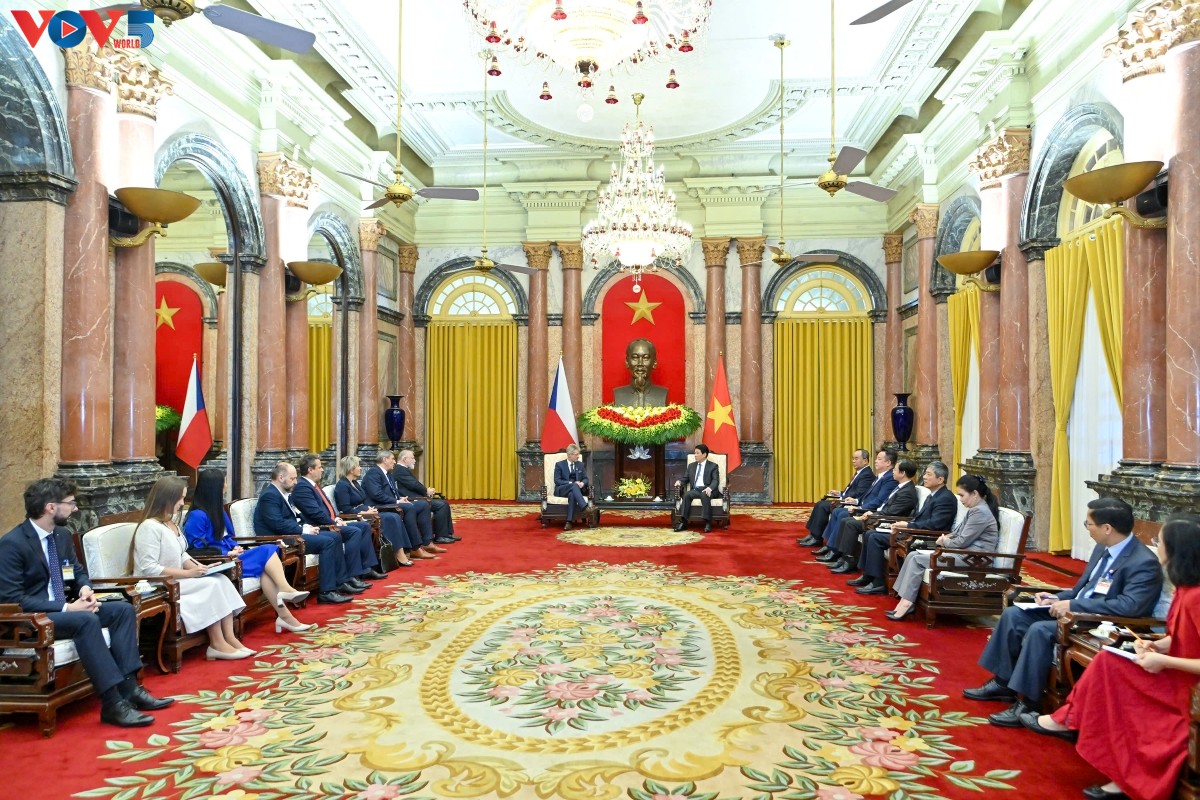 ທ່ານປະທານປະເທດ ເລືອງເກື່ອງ ຕ້ອນຮັບທ່ານປະທານສະພາສູງ ສ.ເຊັກໂກ