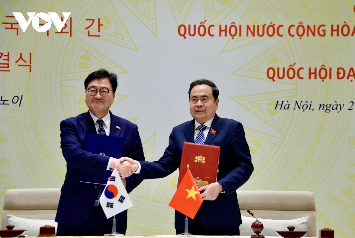 ທ່ານປະທານສະພາແຫ່ງຊາດ ສ.ເກົາຫຼີ ສິ້ນສຸດການຢ້ຽມຢາມ ຫວຽດນາມ ຢ່າງເປັນທາງການ