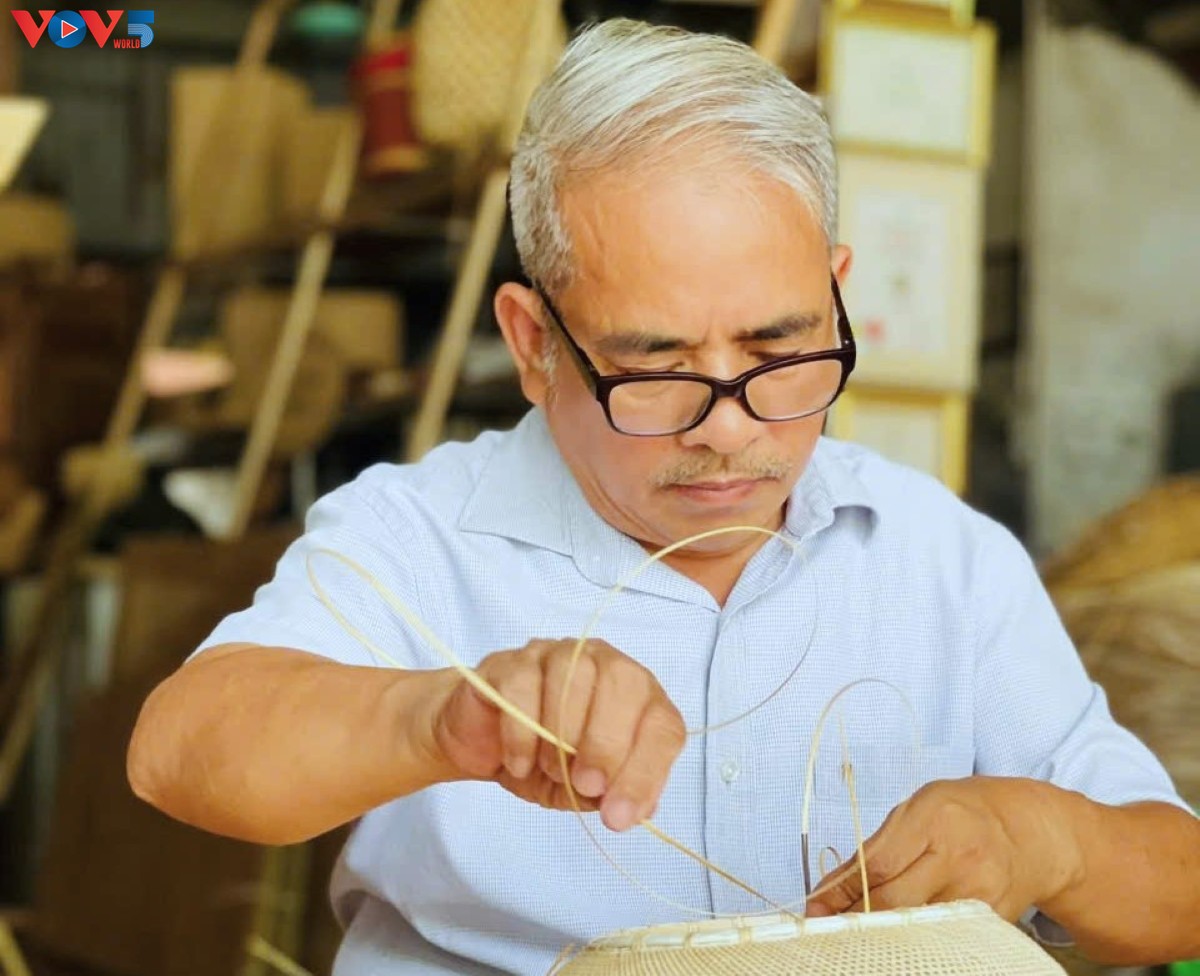 ຜູ້ນຳຜະລິດຕະພັນເຄື່ອງຈັກສານ ຫວຽດນາມ ອອກສູ່ໂລກພາຍນອກ.