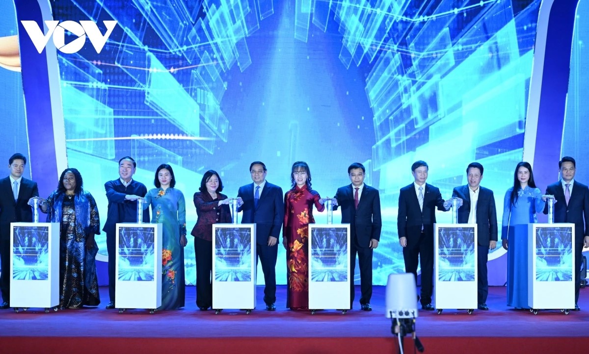 ທ່ານ​ນາ​ຍົກ​ລັດ​ຖະ​ມົນ​ຕີ ເຂົ້າ​ຮ່ວມກອງ​ປະ​ຊຸມ​ສະຫຼຸບ​ໂຄງ​ການ​ໜູນ​ຊ່ວຍ​ແມ່​ຍິງ start up