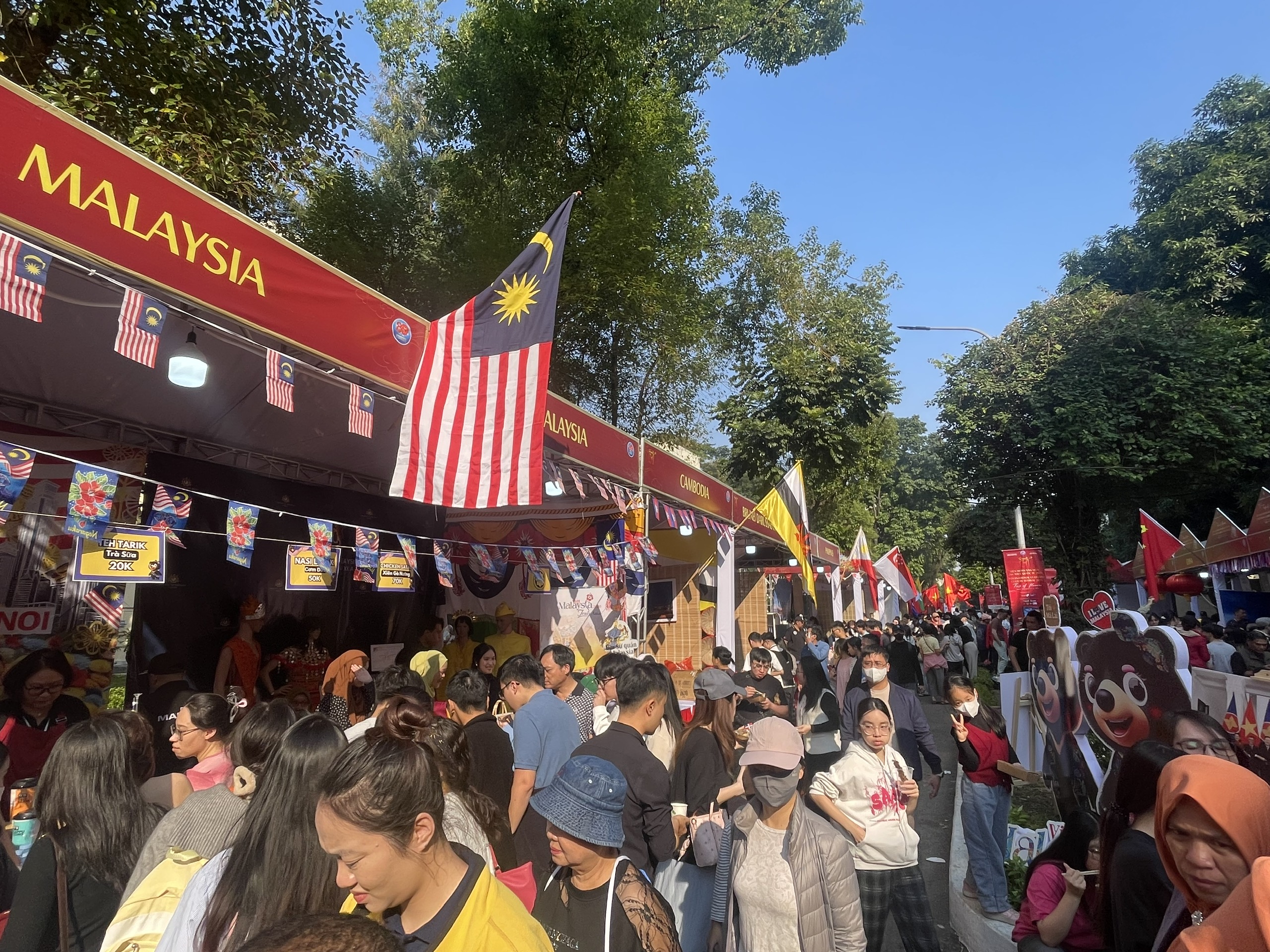 ສີສັນ ອາຊຽນ ທີ່ງານບຸນອາຫານສາກົນ 2025