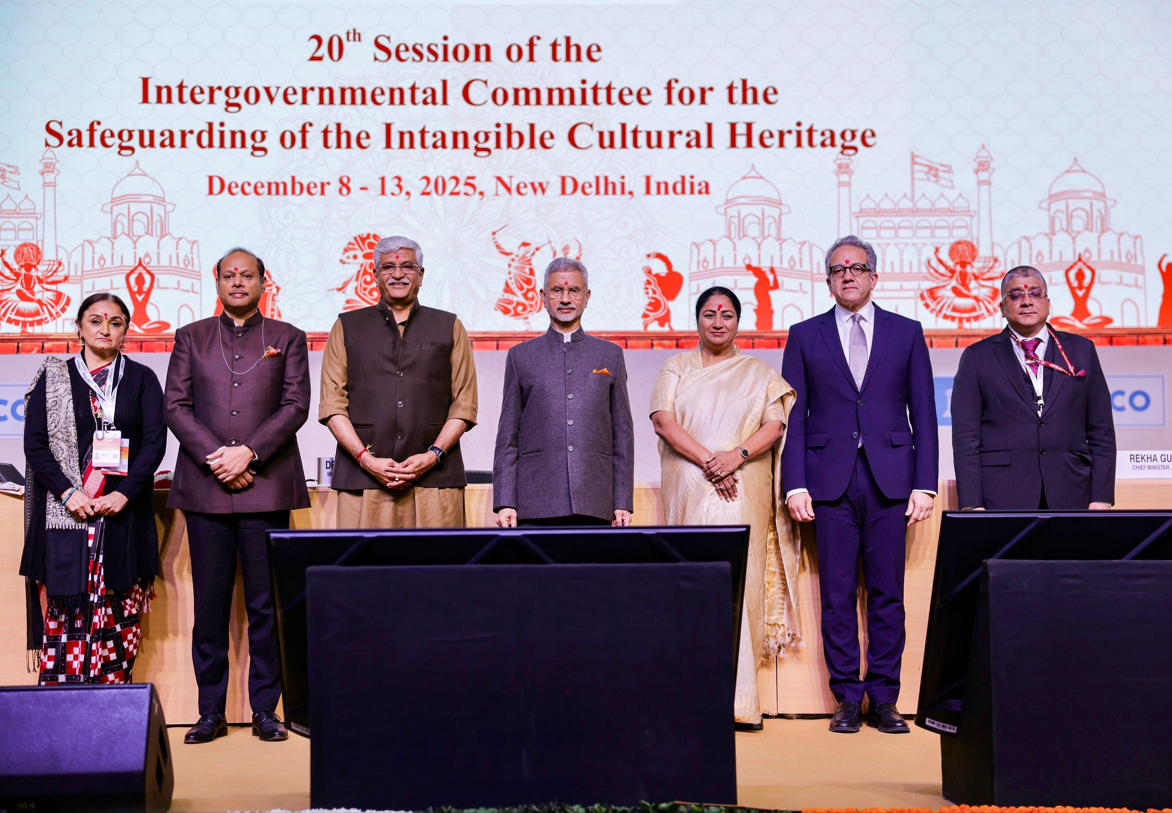 UNESCO ພິ​ຈາ​ລະ​ນາ​ຮັບ​ຮອງ​ເອົາ​ພາບ​ພື້ນ​ເມືອງ ດົງ​ໂຮ່​ແມ່ນ​ມໍ​ລະ​ດົກ​ໂລກ