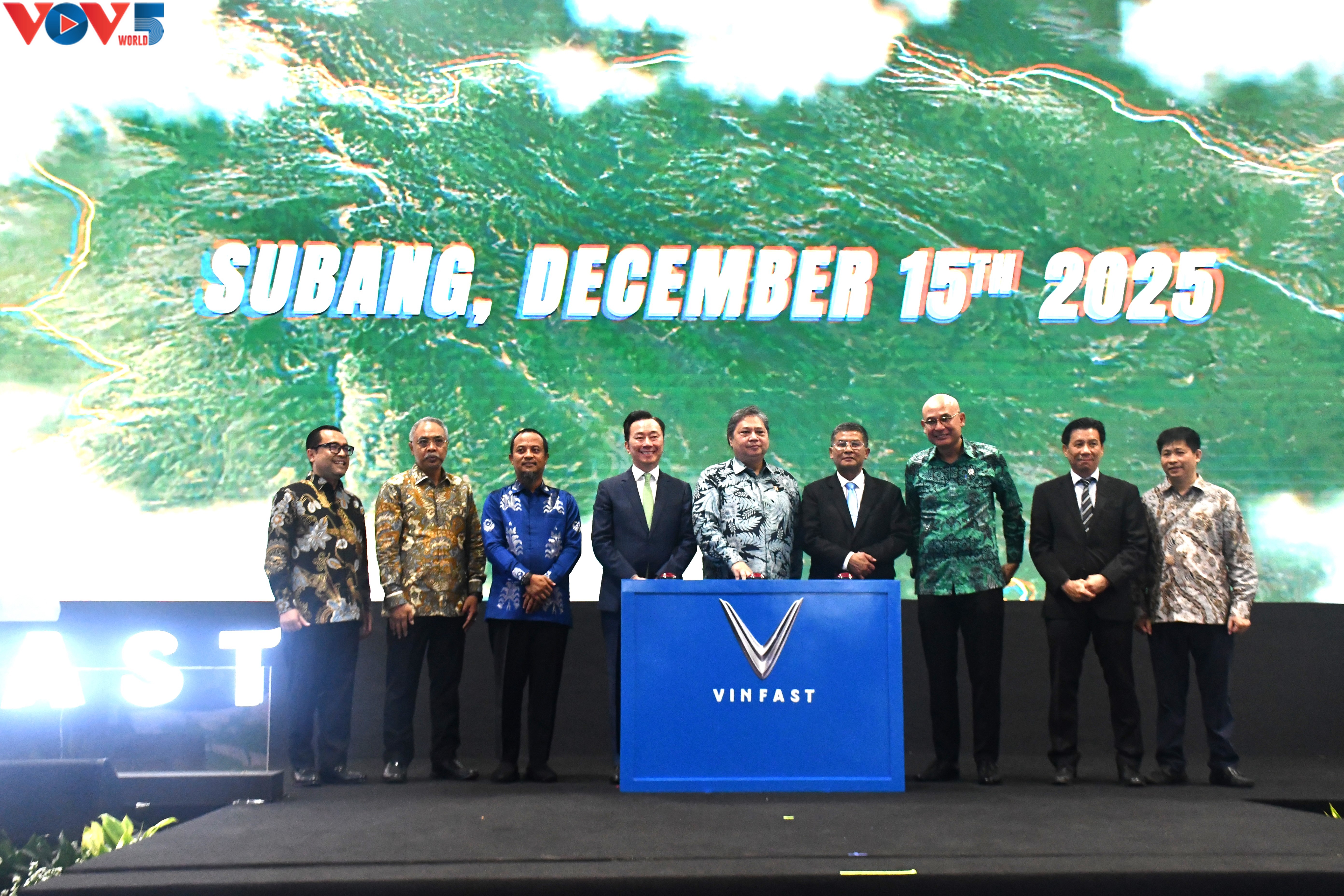 VINFAST ເປີດ​​ນຳ​ໃຊ້​ໂຮງ​ຈັກຜະ​ລິດລົດ​ເກັງ​ໄຟ​ຟ້າ​ຢູ່ ອິນ​ໂດ​ເນ​ເຊຍ