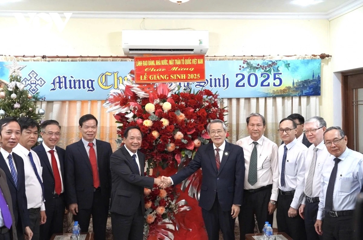 ການນຳພັກ, ລັດຢ້ຽມຢາມ, ອວຍພອນພໍ່ແມ່ພີ່ນ້ອງຊາວຄຼິດ, ໂປເຕັດສະຕັງ ເນື່ອງໃນໂອກາດວັນບຸນຄຼິດສະມາດ