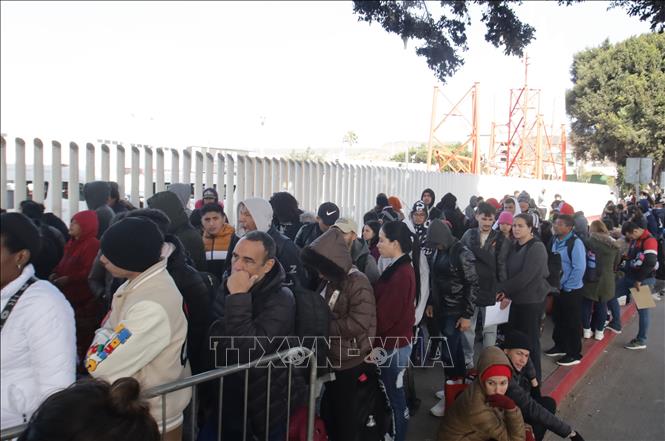 ອາ​ເມ​ລິ​ກາ ມຸ່ງ​ໄປ​ເຖິງ​ການ​ຍົກ​ເລີກ​ເອ​ກະ​ສານ​ຂໍ​ລີ້​ໄພ​ນັບ​ພັນ​ສະ​ບັບ