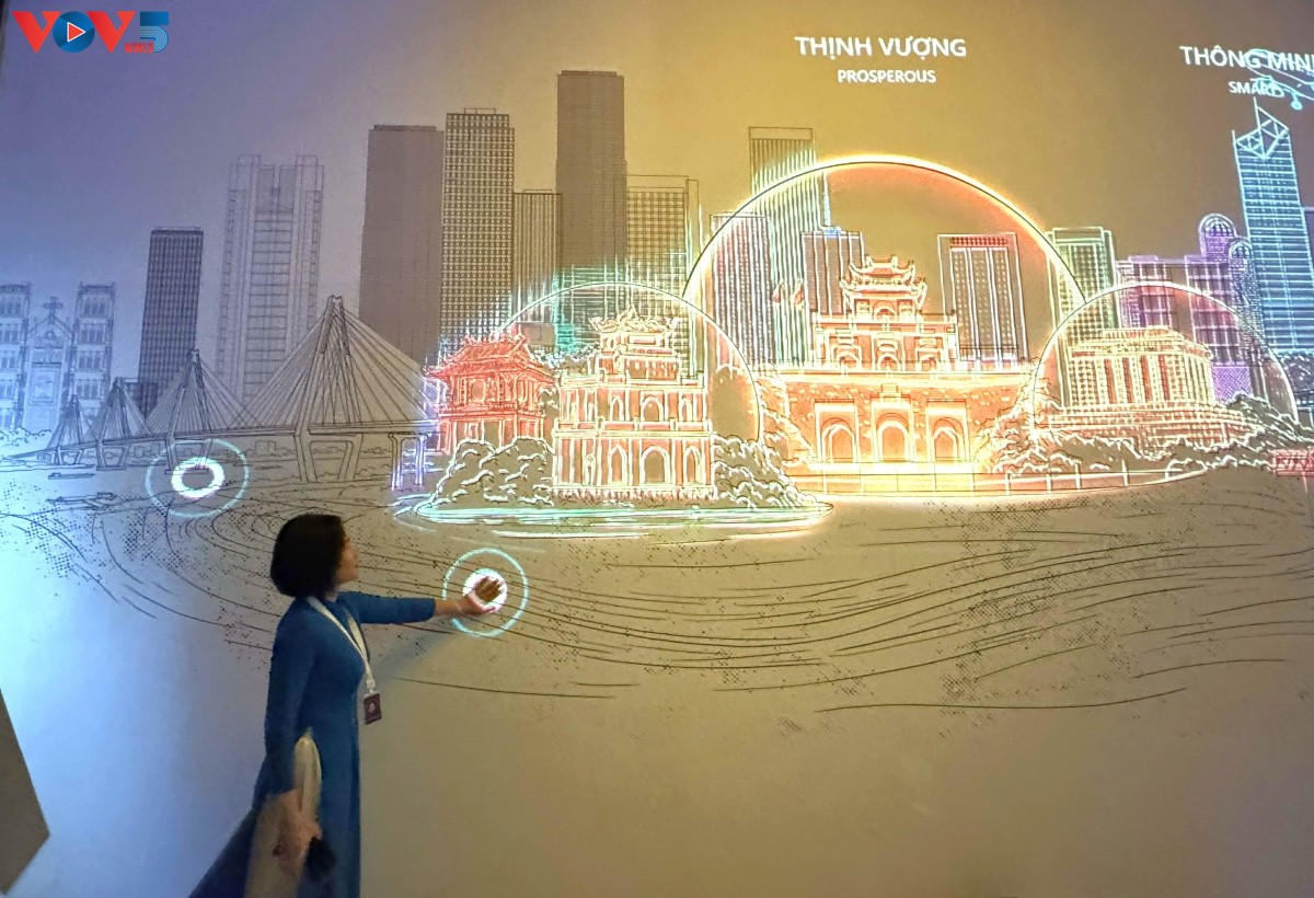 ພິທີໄຂງານວາງສະແດງດີຈີຕອນ “ຮ່າໂນ້ຍ ຮຸ່ງເຮືອງເຫຼືອງເຫຼື້ອມ - ແສງສີ ແລະ ມໍລະດົກ”