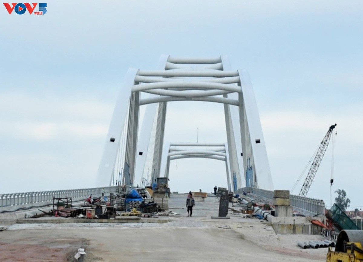 ບັນຍາການອອກແຮງງານຢູ່ບັນດາກິດຈະກຳຈຸດສຸມຍາມຕົ້ນປີໃໝ່ໃນທົ່ວປະເທດດຳເນີນໄປຢ່າງຟົດຟື້ນ