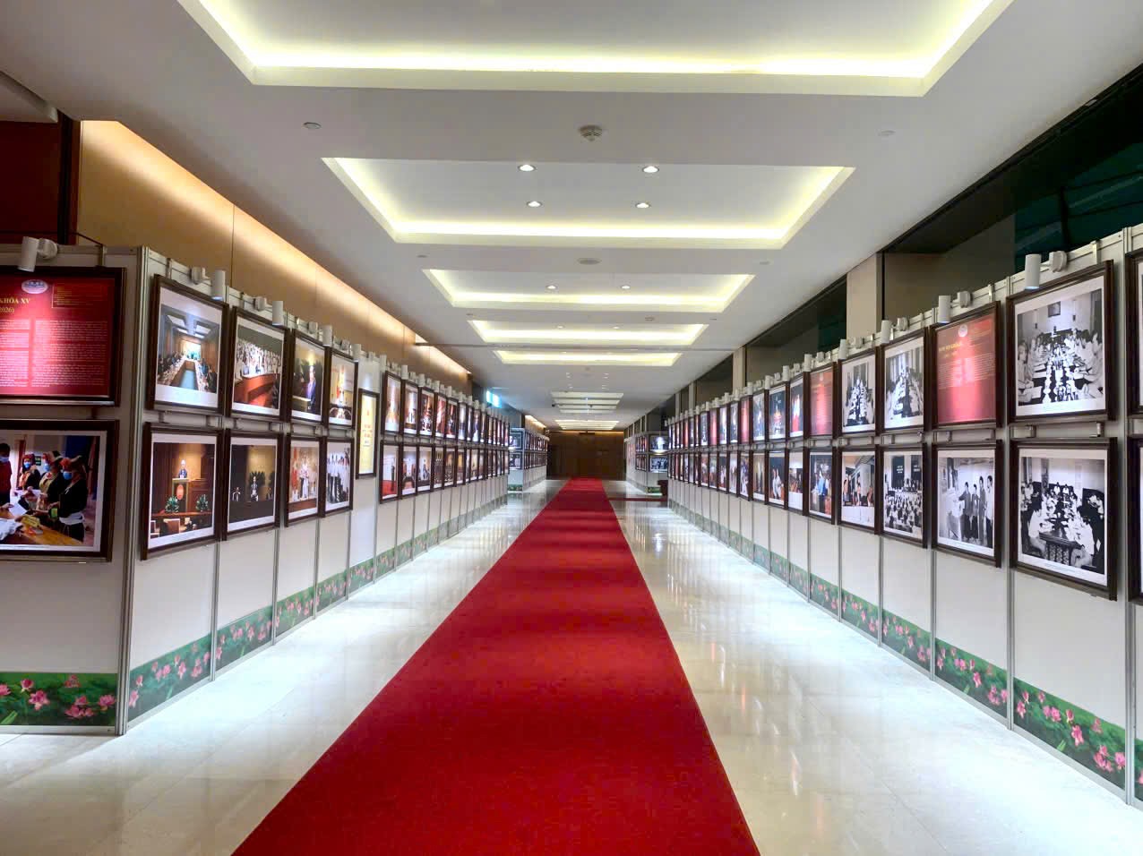 ງານວາງສະແດງ “80 ປິສະພາແຫ່ງຊາດ ຫວຽດນາມ ຮ່ວມເດີນທາງພ້ອມກັບ ຊາດ”