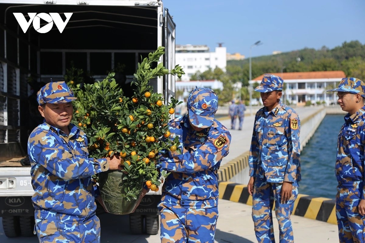 ທະ​ຫານ​ເຮືອ​ເຂດ 5 ກຽມ​ພ້ອມ​ໃຫ້​ແກ່​ການ​ຢ້ຽມ​ຢາມ, ອວຍ​ພອນທະ​ຫານ​ປະ​ຊາ​ຊົນ​ເຂດ​ເກາະ ຕາ​ເວັນ​ຕົກ​ສ່ຽງ​ໃຕ້ ເນື່ອງ​ໃນ​ໂອ​ກາດ​ບຸນ​ປີ​ໃໝ່​ປະ​ຈຳ​ຊາດ